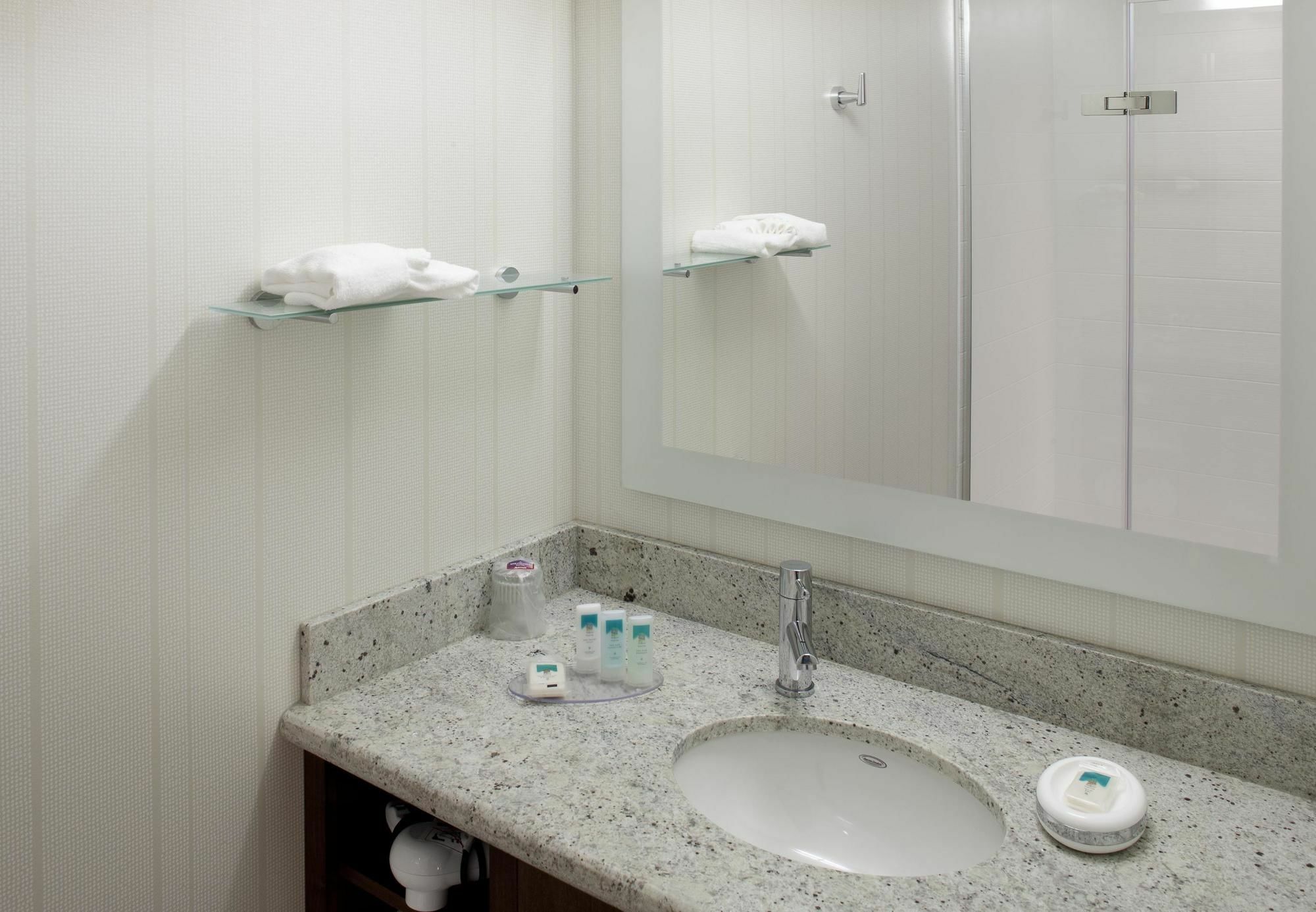Springhill Suites Alexandria Southwest Екстер'єр фото